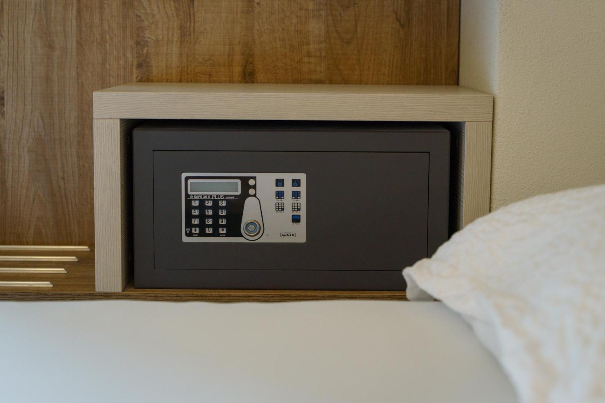 Hotel Morgana Мендризио Екстериор снимка